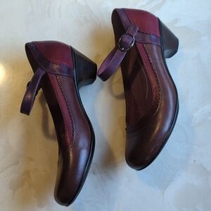 Dansko Fabrina Mary Janes Brown and Burgundy Leather Kitten Heel, size 8/38